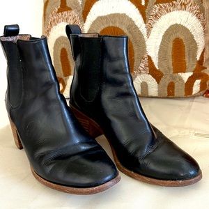 Madewell Genuine Leather Chelsea Bootie in Black